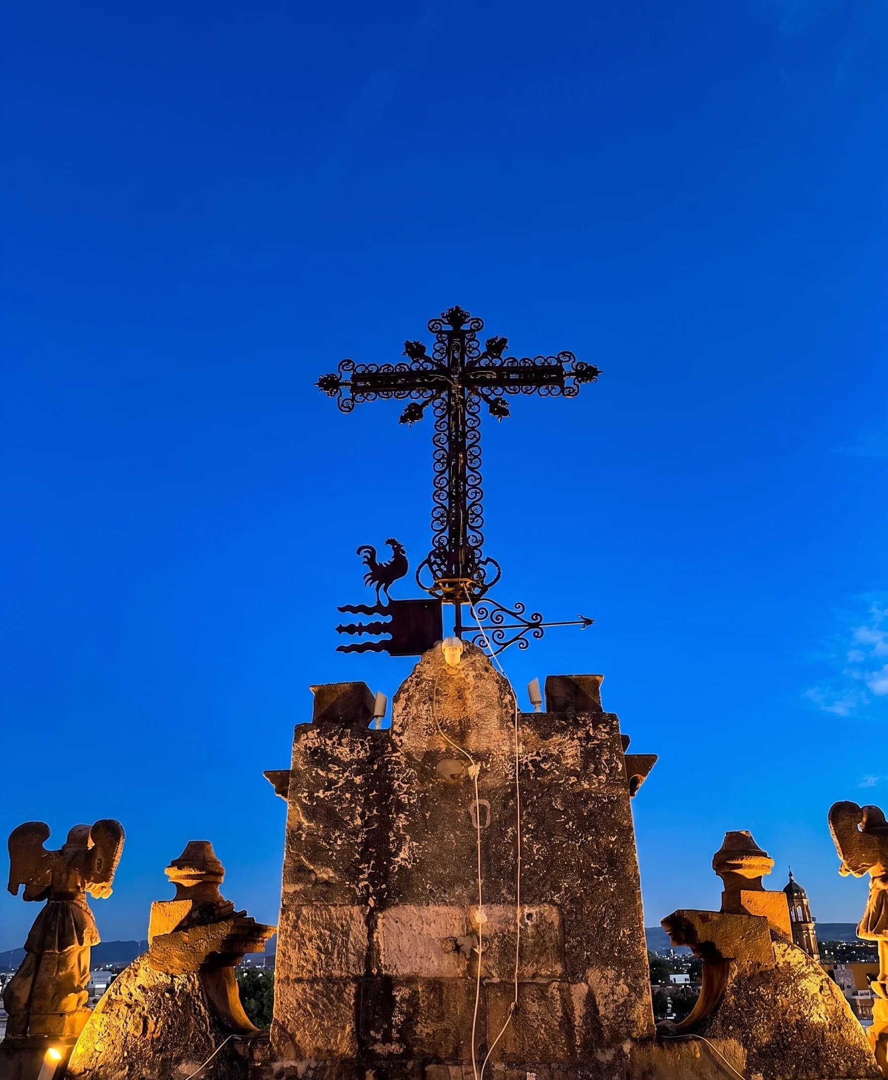 La Cruz de Cantera de la Portada Principal