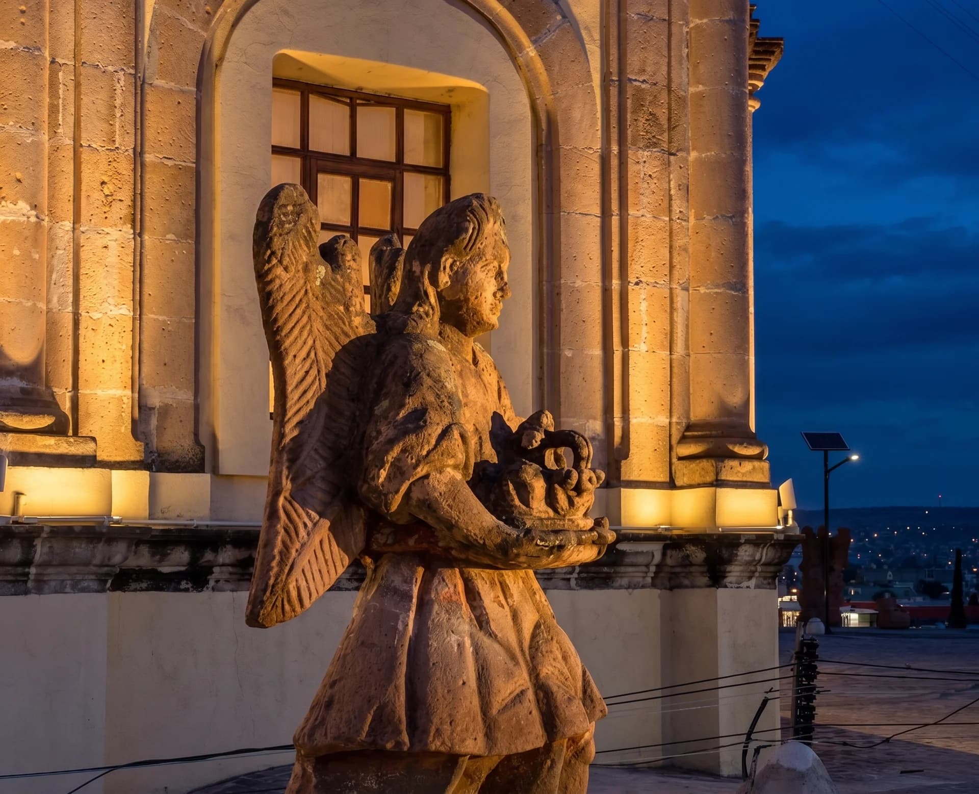 Ángel del Crucero y Remates