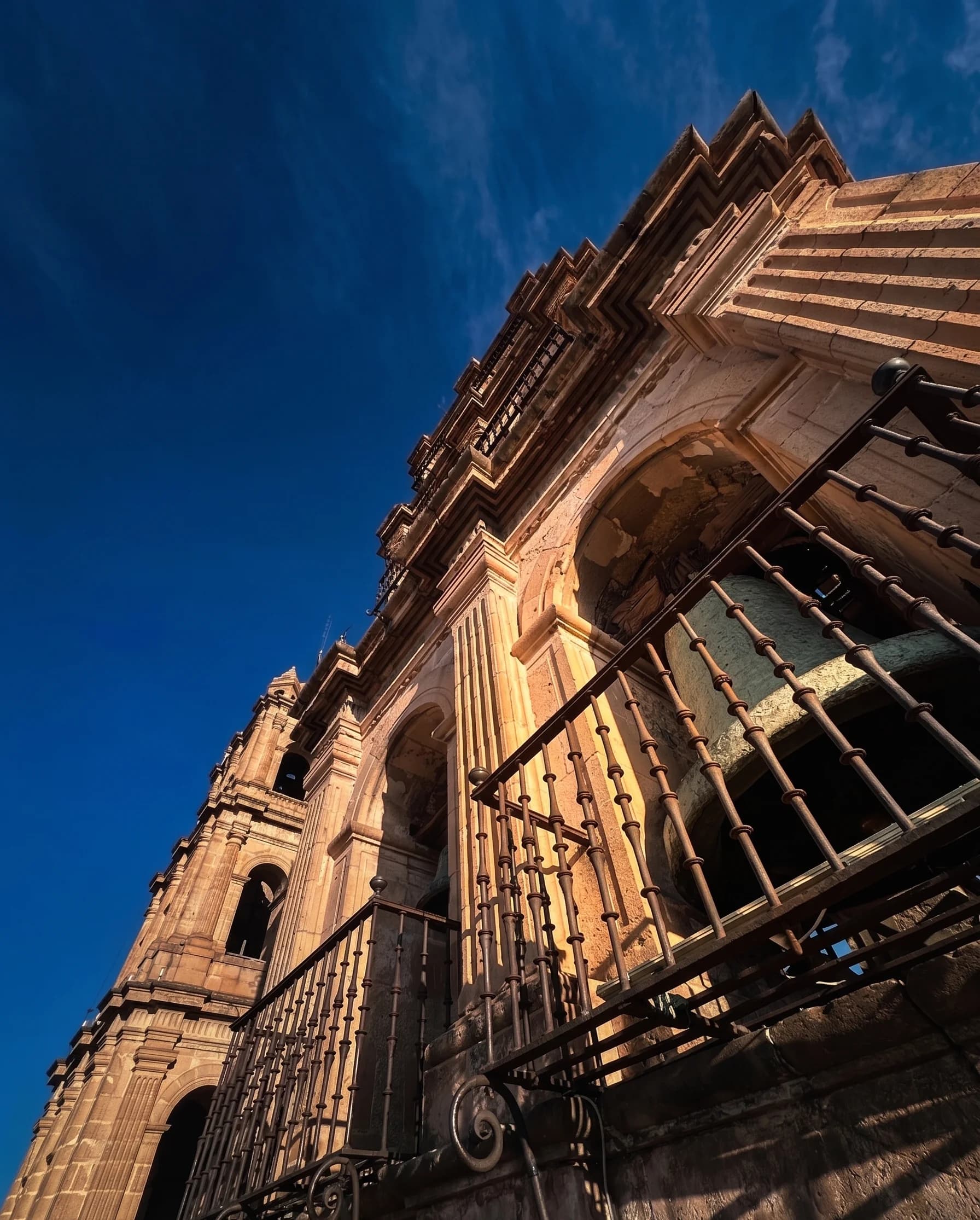 Torre Oriente y su Herrería